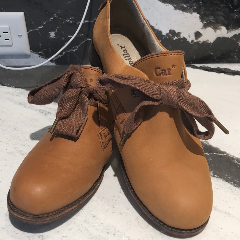 “Caterpillar” US sz 7 Eur 8 cushioned oxford’s - worn once Excellent condition!